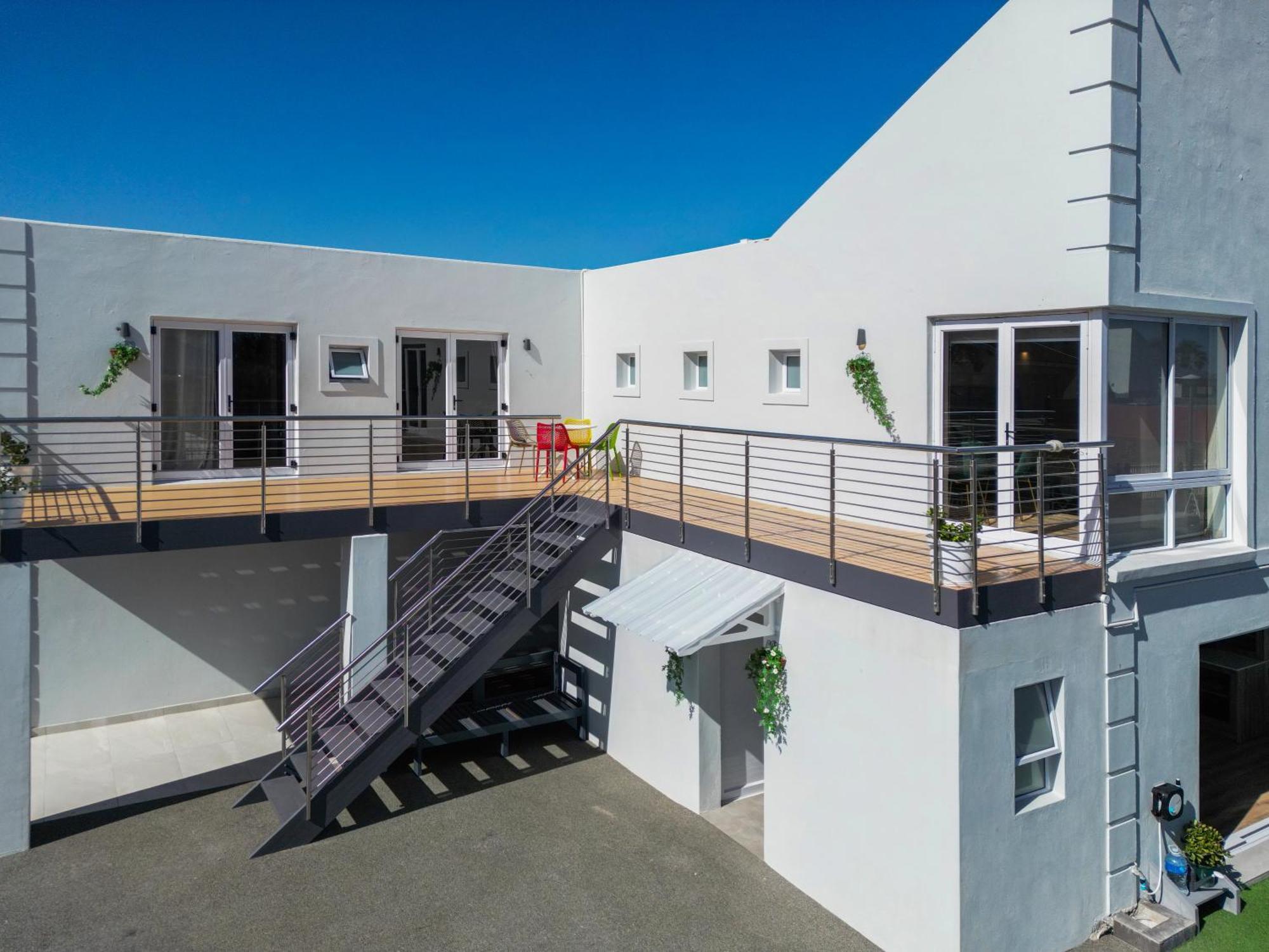 Ocean Vibes Hotel Cape Town Exterior photo